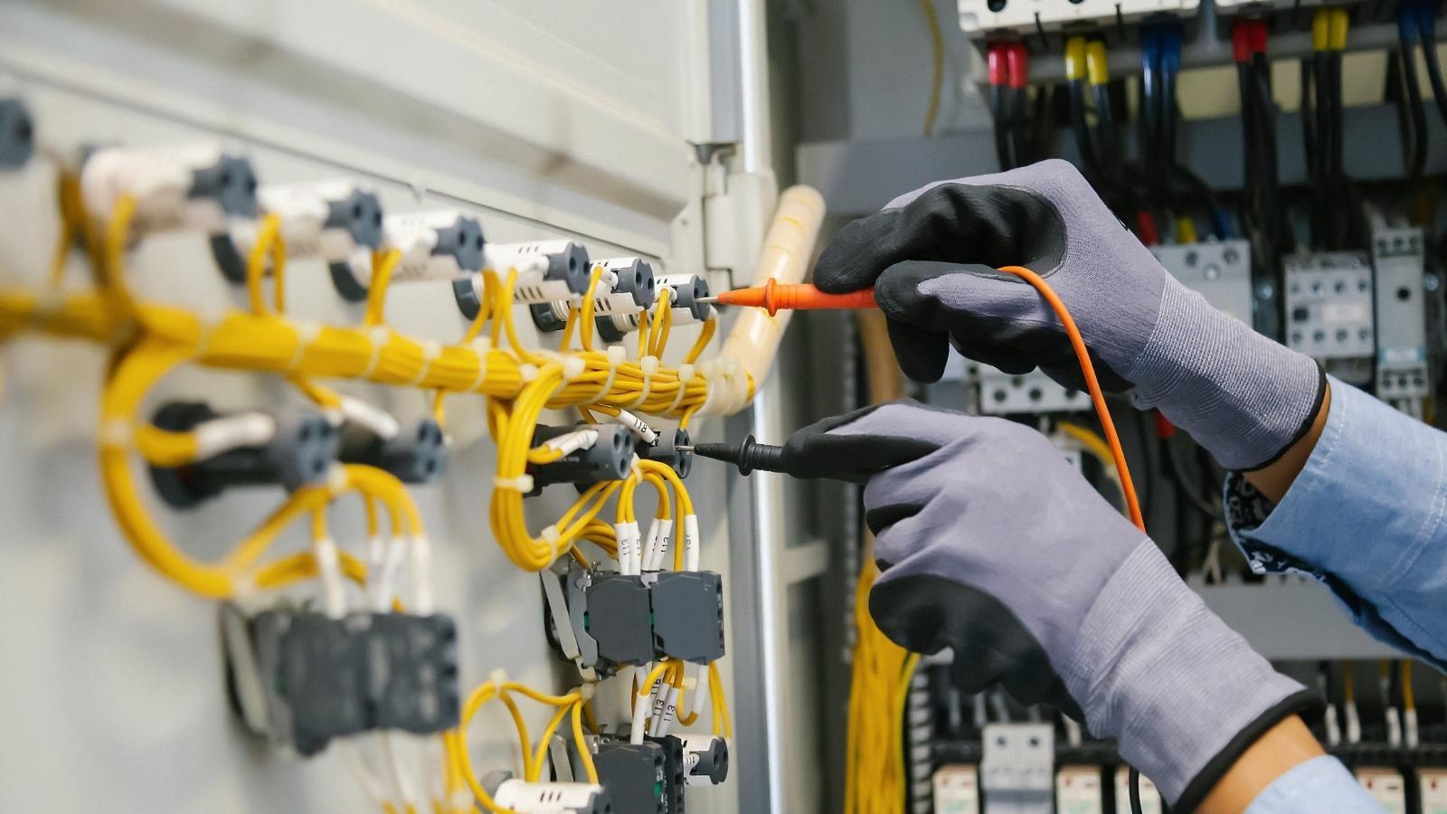 urgent commercial electrical services in Cincinnati, OH - EKS Electric
